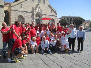 Dirigenza, staff tecnico ed atleti dell'Amatori Messina Rugby a Piazza Duomo, insieme ai volontari dell'Admo, per una lodevole iniziativa di solidarietà