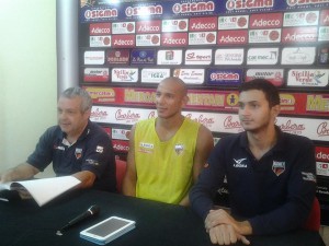 Giovanni Perdichizzi, Fiorello Toppo e l'addetto stampa Alessandro Palermo in conferenza stampa