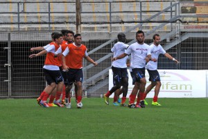 I calciatori del Città di Messina impegnati in una seduta di allenamento al "Celeste"
