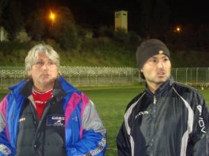da sinistra il preparatore atletico Pippo Bonarrigo e l'allenatore Giannicola Giunta (scatto di www.asdtorregrotta.it)