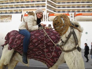 Isabella Collogrosso a Tunisi su un cammello