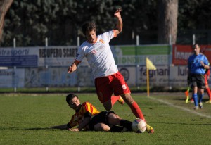 Ferreira contrastato da un avversario (foto Paolo Furrer)