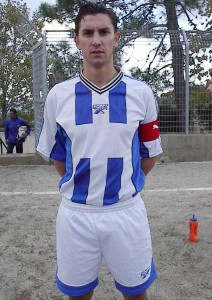 Giuseppe Stracuzzi, in una foto risalente al 2005/06 allorquando indossava la maglia del Giardini Naxos, squadra del paese natìo (scatto di R.S.)