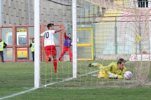 Ferreira insacca il 2-0 (foto Luca Maricchiolo)