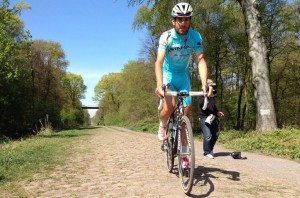 Nibali sull'acciottolato della Roubaix