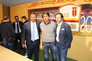 L'ex tecnico di Salernitana e Casertana in posa con Ferrigno e Torrisi