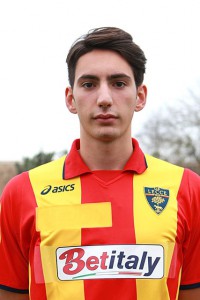 Domenico Brunetti con la maglia del Lecce, che potrebbe reindossare a breve dopo il ritorno a Verona
