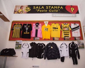 Sala Stampa "Paolo Gullà": Esposizione delle maglie della Tiger Brolo