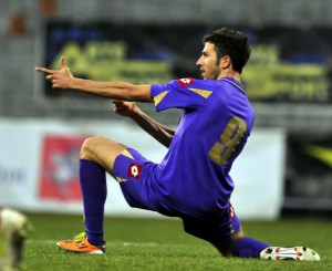 Pietro Iemmello con la maglia della Fiorentina
