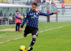 Alex Benvenga in azione con la maglia del Pisa