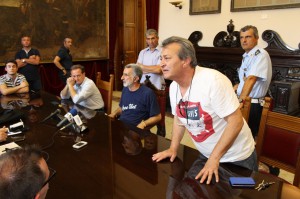 Nino Martorana nel corso della conferenza stampa del primo cittadino (foto Paolo Furrer)