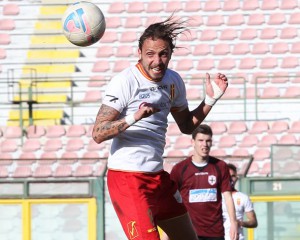 Il centrocampista Stefano Maiorano in azione con la maglia del Messina al San Filippo