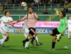 Marco Giovio in azione con la divisa del Palermo