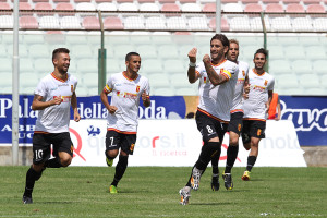 Il centrocampista ex Ischia al primo gol stagionale (foto Maricchiolo)