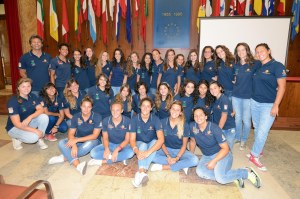 La prima squadra della Waterpolo Despar Messina e le ragazze del Settore Giovanile