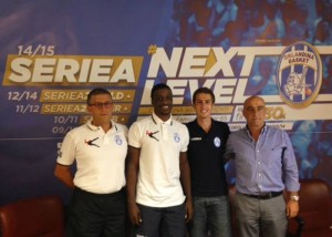 Coach Griccioli, Jonny Flynn, il d.s. Giuseppe Sindoni e il vice presidente Carmelo Perrone 