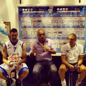 Il capitano Matteo Soragna, il presidente Enzo Sindoni e il coach Giulio Griccioli