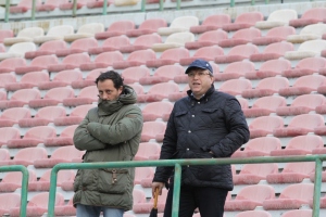 Il direttore sportivo del Messina Fabrizio Ferrigno, sugli spalti del San Filippo insieme  al patron Pietro Lo Monaco