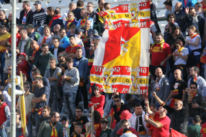 Incessante il sostegno degli encomiabili sostenitori giallorossi: non è bastato (foto Gabriele Maricchiolo)
