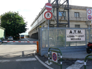 L'ingresso della sede dell'Azienda Trasporti di Messina