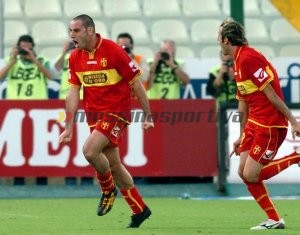 Zampagna festeggia dopo un gol con la maglia del Messina