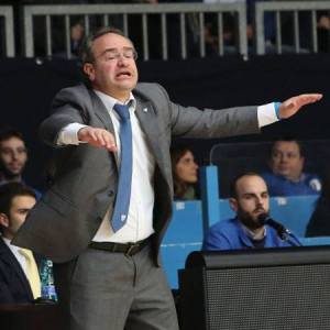 Il coach di Cantù Pino Saripanti