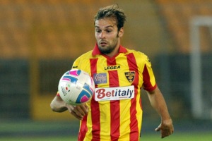 L'attaccante veronese in azione con la divisa del Lecce nel passato torneo di Prima Divisione