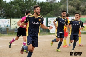 D'Amico festeggia un gol con la maglia del Cefalù