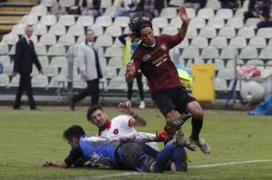Mancini, sempre con la divisa granata, in azione contro il Perugia