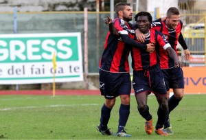 Agodirin esulta dopo l'1-0 nell'ultimo Casertana-Messina