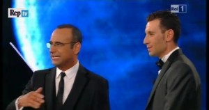 Carlo Conti e Vincenzo Nibali sul palco