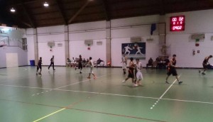 Una fase del match fra Mascalucia e Basket School