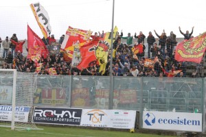 I tifosi giallorossi presenti al D'Ippolito (foto Paolo Furrer)
