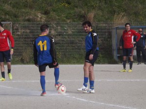 Calcio d'inizio in Sporting Club Messina-Città di Villafranca