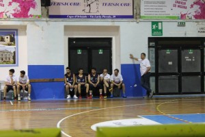 La panchina degli Svincolati e il coach Luigi Maganza