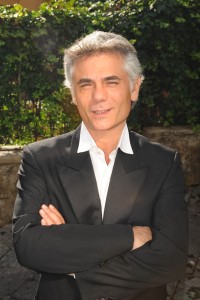 L'attore e cantante Mario Atterano