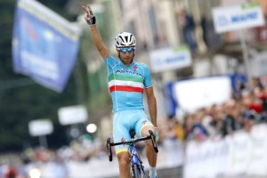 Vincenzo Nibali vince la Tre Valli Varesine grazie ad un'azione a 3,4 km dall'arrivo