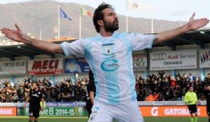Ferdinando Sforzini celebra una rete realizzata con la maglia dell'Entella