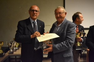 Il Messina Sud premiato dal vice presidente regionale LND Mario Tamà