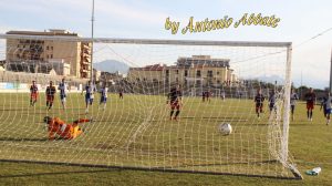 Il gol di Cannavò su rigore contro il Sant'Agata. Il Milazzo ha evitato la sconfitta con grande cuore