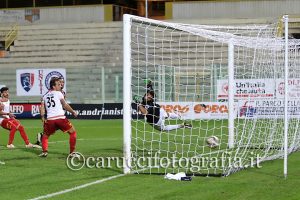 Il gol di Nigro (foto Giuseppe Carucci)