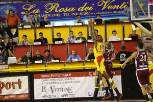 Un rimbalzo di Andre Collins