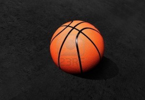 5324135-basket-isolato-su-uno-sfondo-nero-con-texture