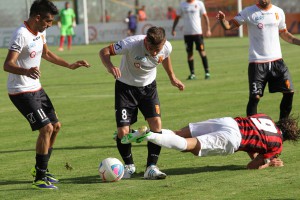 Guerriera e l'argentino Piovi in azione al San Filippo  (foto Luca Maricchiolo)