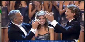 Giulia Arena, all'epoca dell'incoronazione di Jesolo, ad opera dei presentatori Massimo Ghini e Cesare Bocci