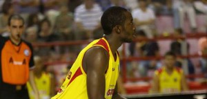 Alex Young, mattatore a Forlì con 28 punti