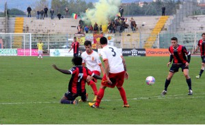 Quintoni e Ferreira impegnati in marcatura (foto Paolo Furrer)