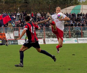 Un intervento acrobatico di Alessio De Bode (foto Paolo Furrer)