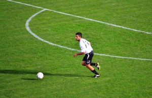 Il difensore Giovanni Cammaroto in azione (foto Omar Menolascina)