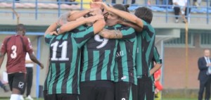 L'esultanza dei calciatori del Tuttocuoio, che sogna l'accesso alla C unica